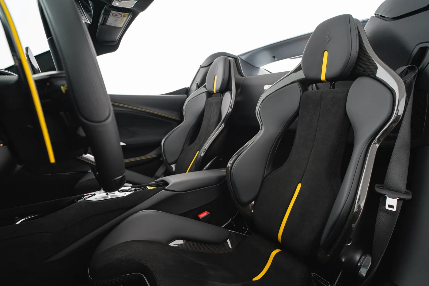 2024 Ferrari 296 GTS proposée par un concessionnaire spécialisé à Vösendorf, Autriche, photo 6 sur 15