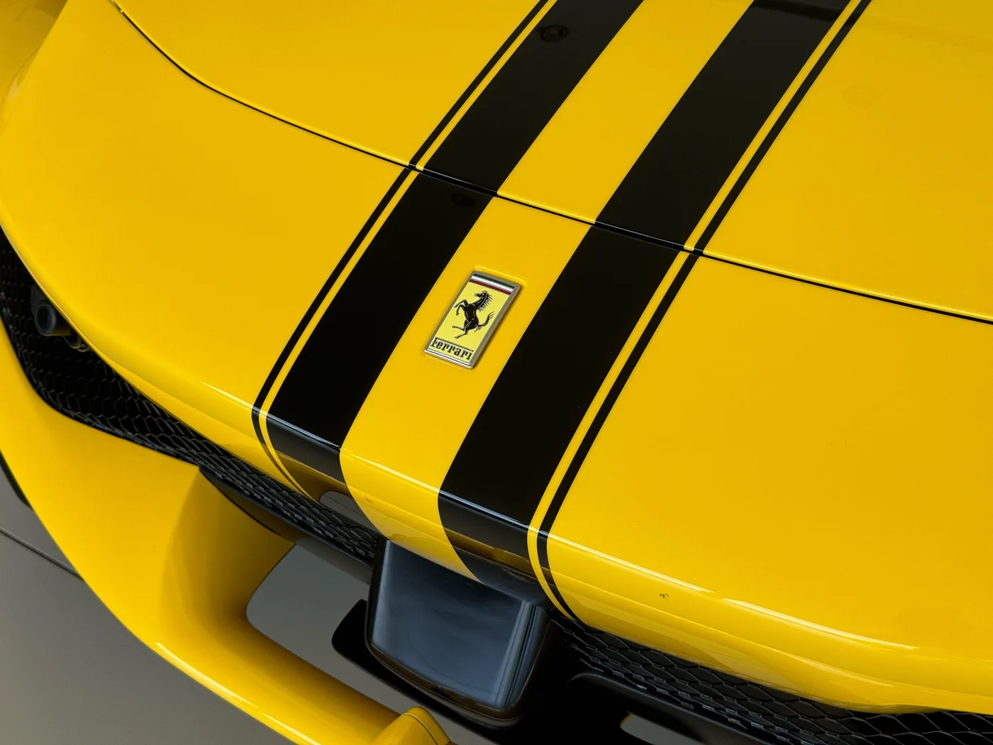 2024 Ferrari 296 GTS angeboten von einem Fachhändler in Frankfurt am Main, Deutschland, Foto 11 von 15
