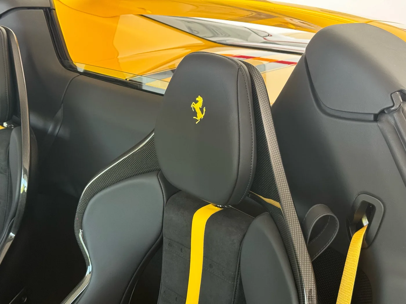 2024 Ferrari 296 GTS angeboten von einem Fachhändler in Frankfurt am Main, Deutschland, Foto 13 von 15