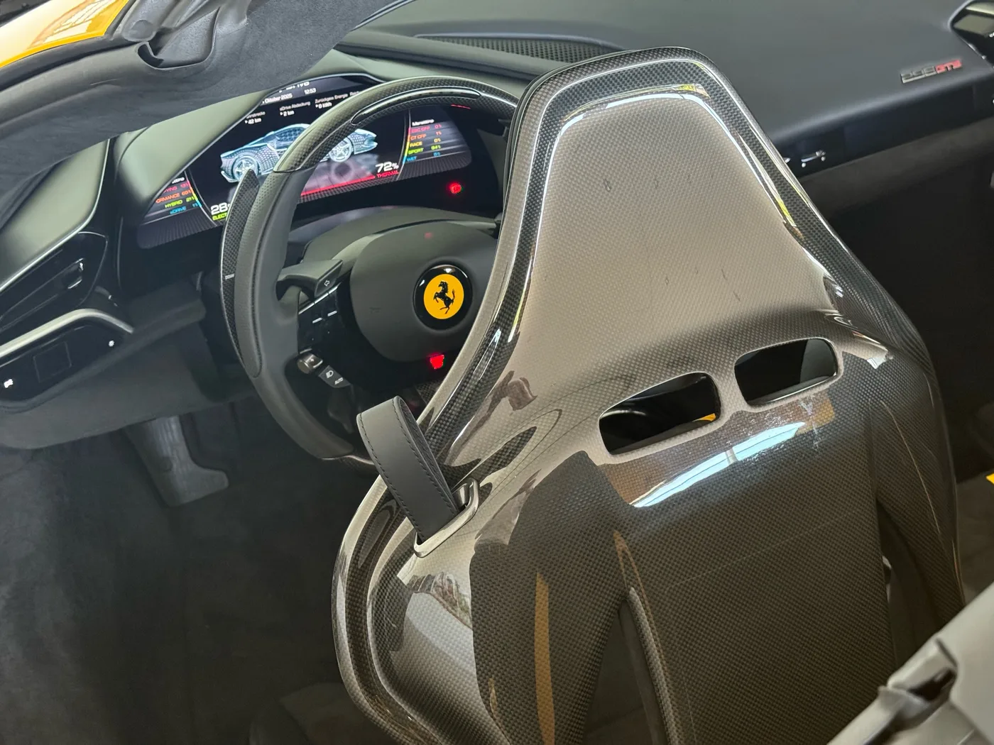 2024 Ferrari 296 GTS angeboten von einem Fachhändler in Frankfurt am Main, Deutschland, Foto 14 von 15