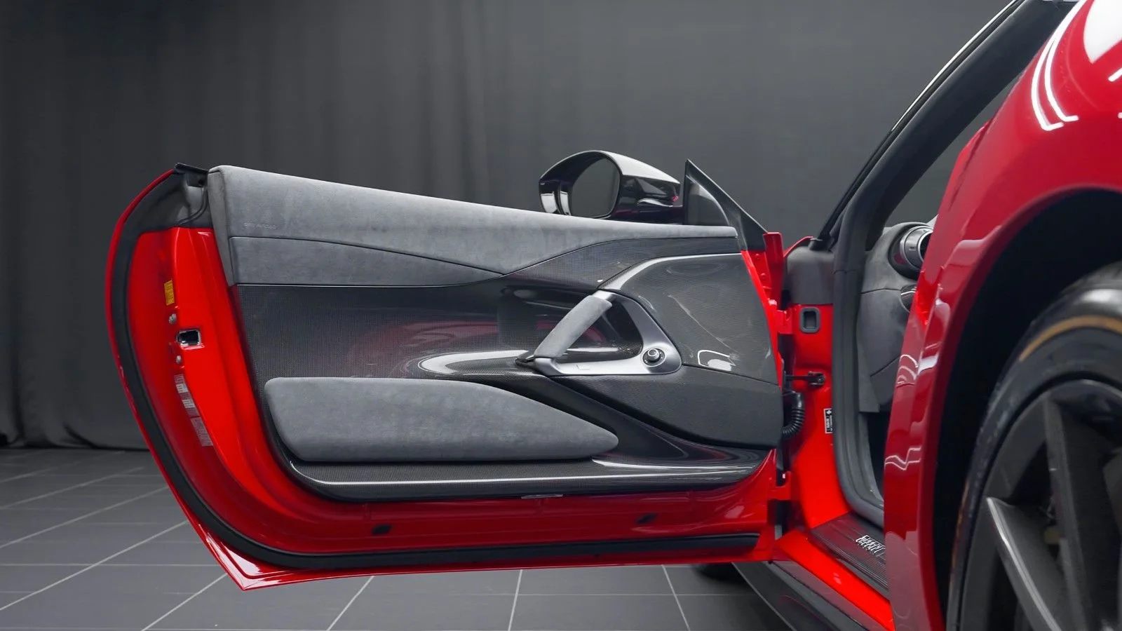 2024 Ferrari 812 Competizione A, 13/14