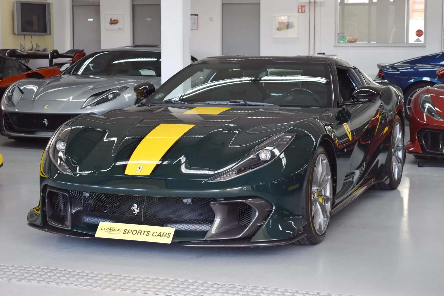 2024 Ferrari 812 Competizione A proposée par un concessionnaire spécialisé à Pfaffenhofen an der Ilm, Allemagne, photo principale