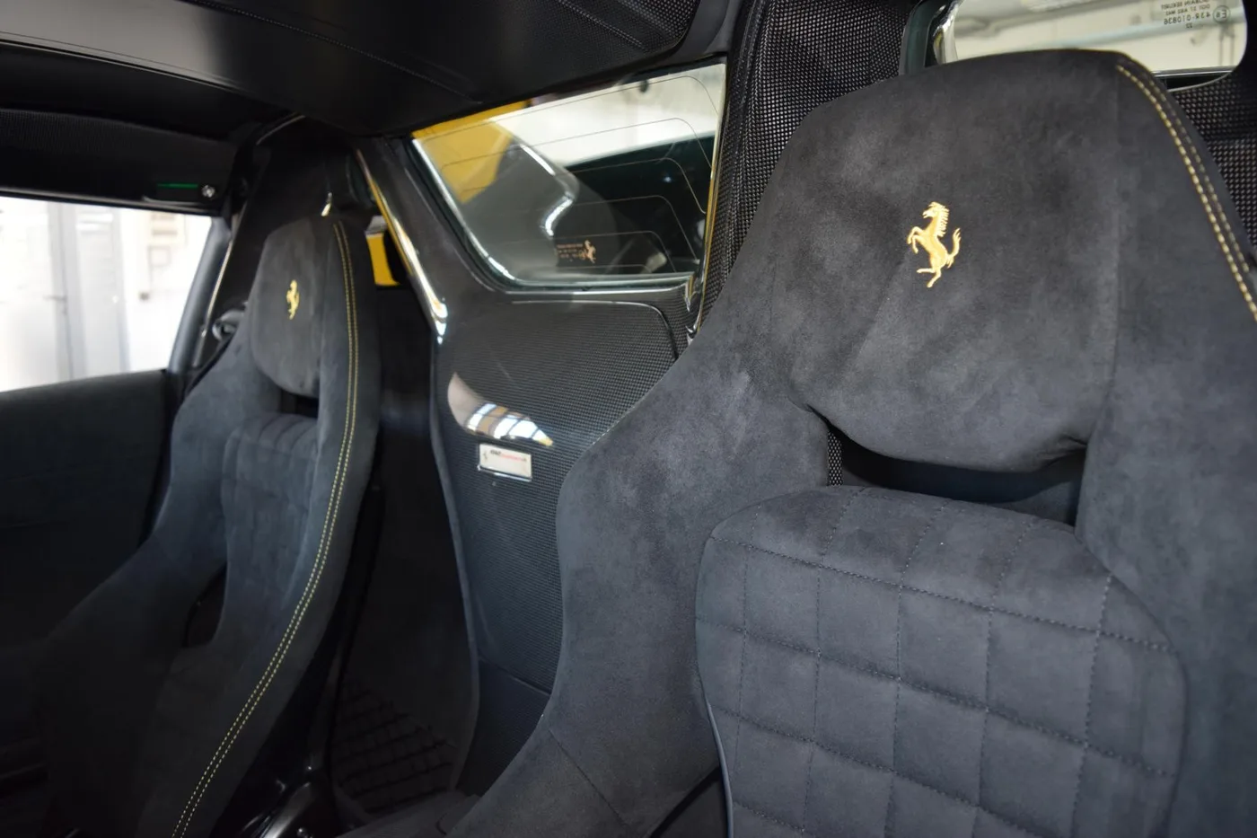 2024 Ferrari 812 Competizione A proposée par un concessionnaire spécialisé à Pfaffenhofen an der Ilm, Allemagne, photo 6 sur 15