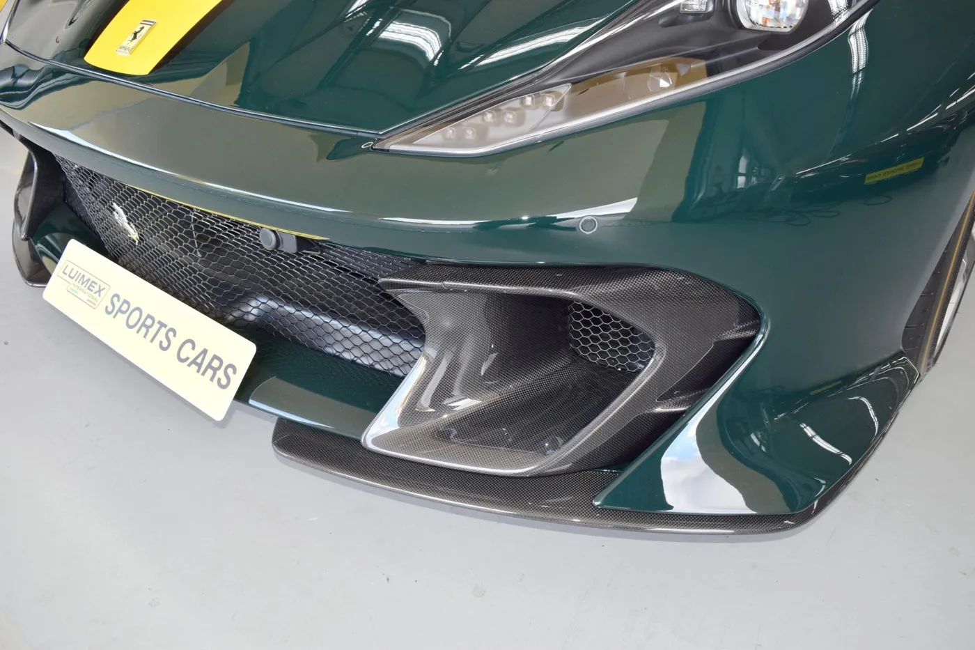 2024 Ferrari 812 Competizione A proposée par un concessionnaire spécialisé à Pfaffenhofen an der Ilm, Allemagne, photo 7 sur 15