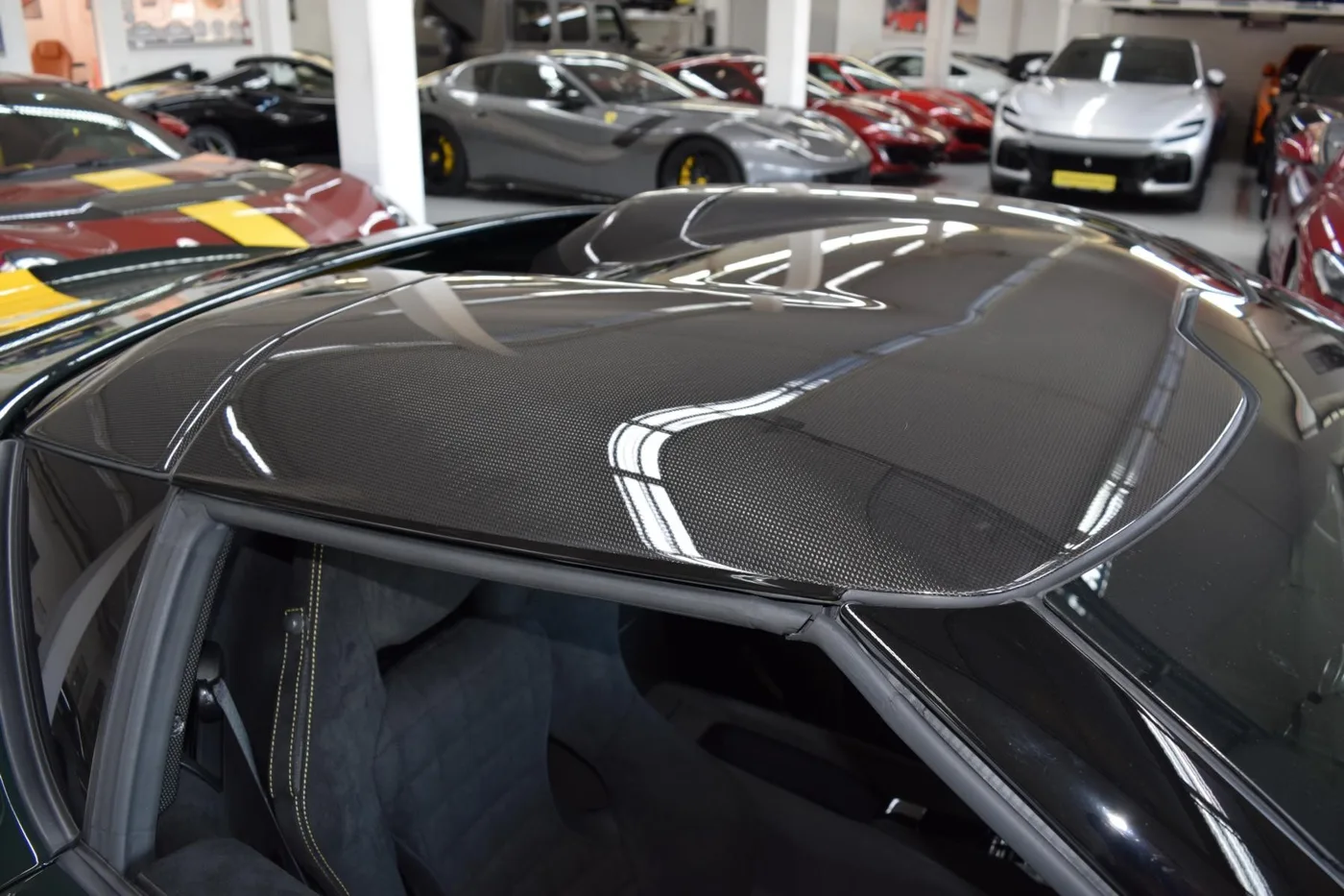 2024 Ferrari 812 Competizione A proposée par un concessionnaire spécialisé à Pfaffenhofen an der Ilm, Allemagne, photo 13 sur 15