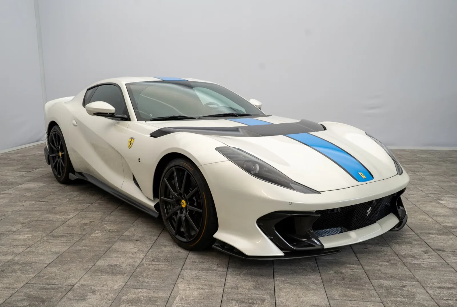 2024 Ferrari 812 Competizione, 2/30