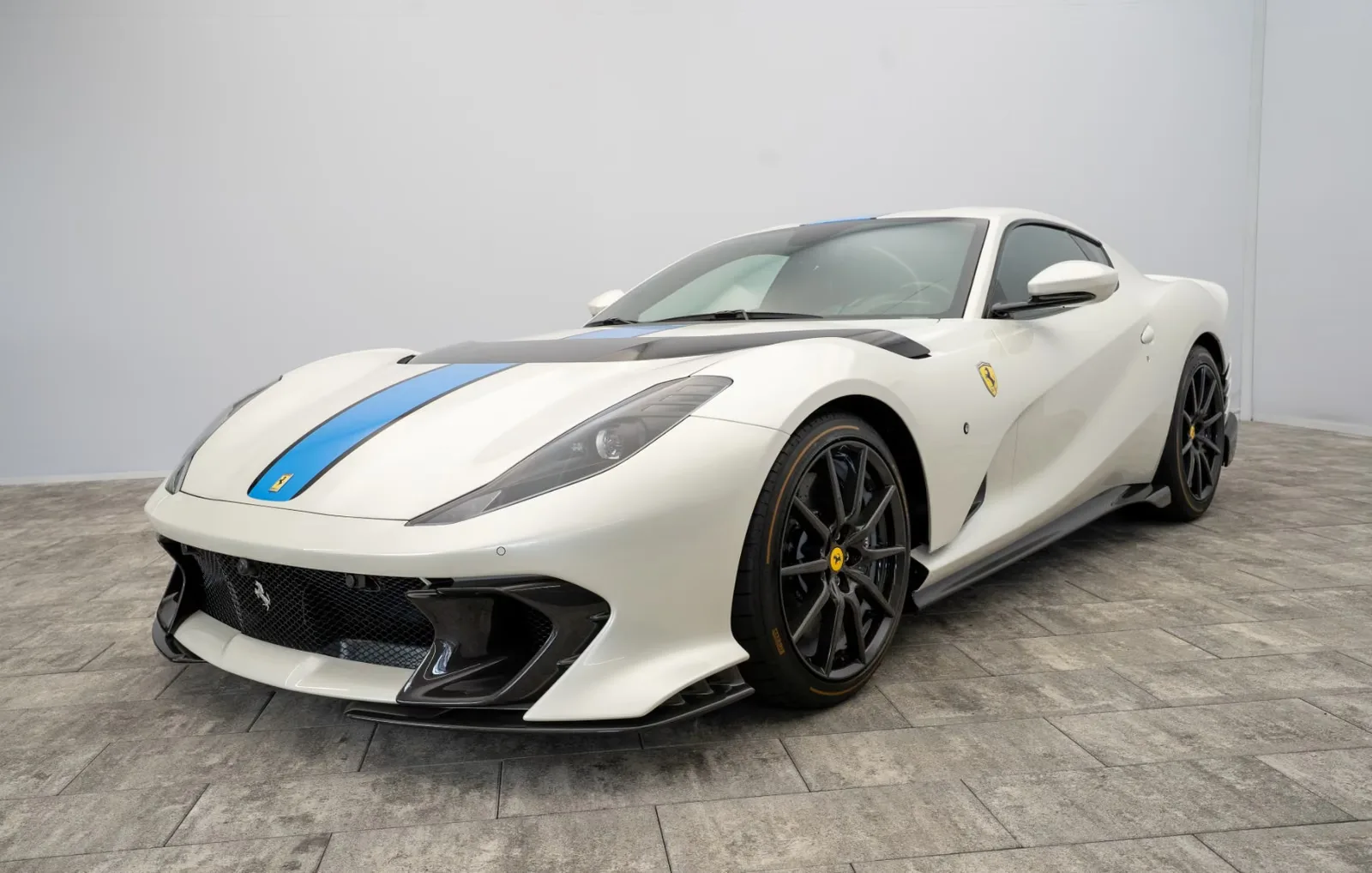 2024 Ferrari 812 Competizione, 3/30