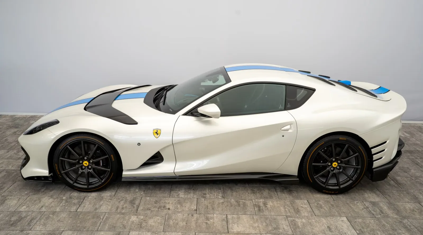 2024 Ferrari 812 Competizione, 6/30