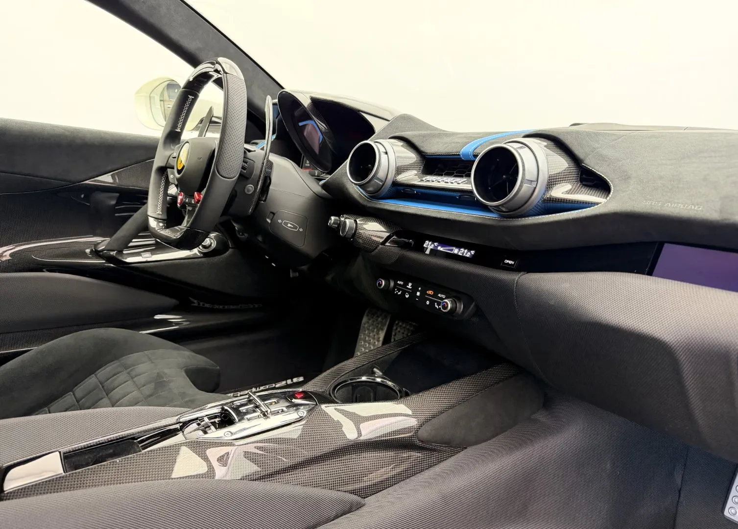 2024 Ferrari 812 Competizione, 10/30