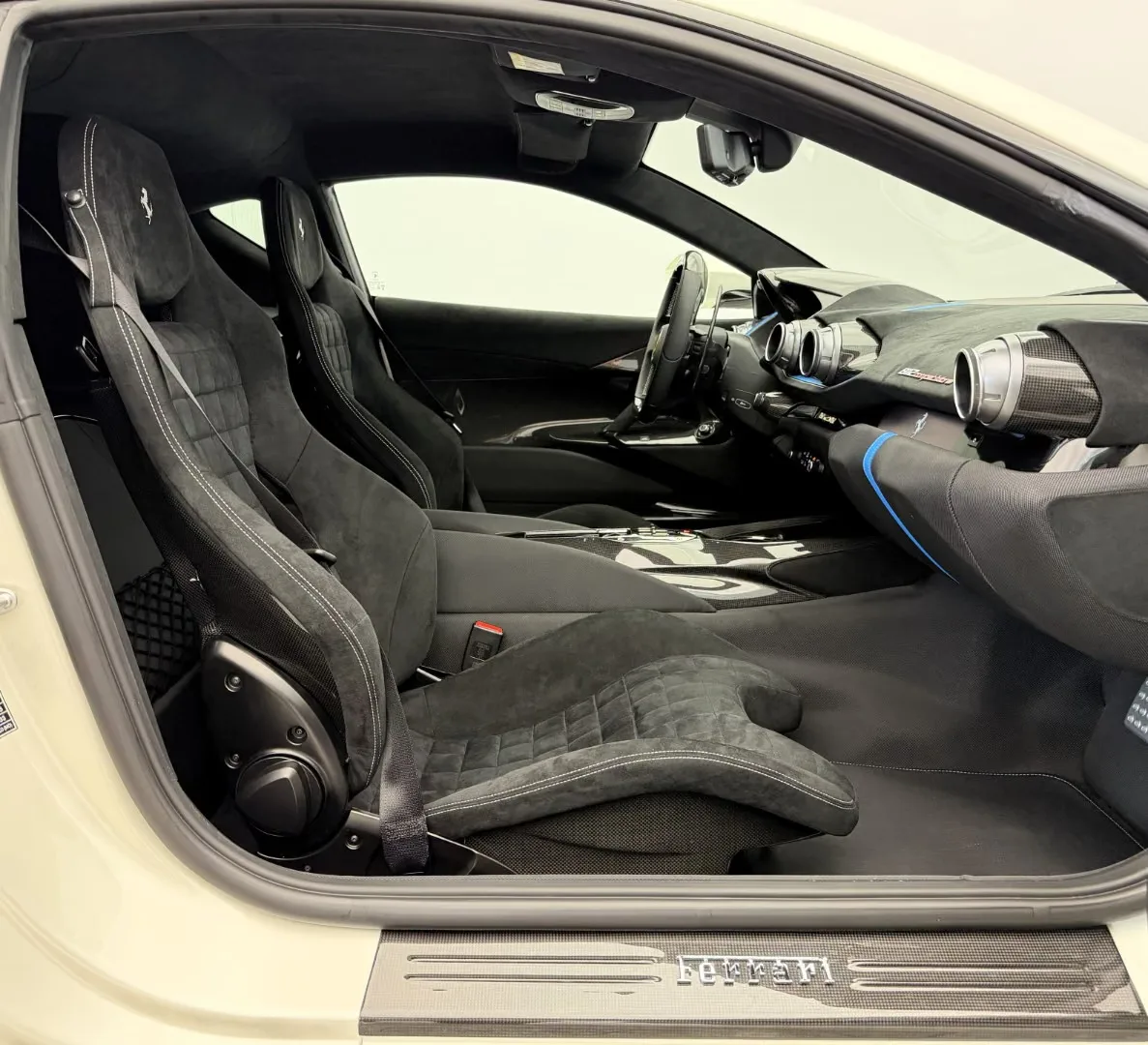 2024 Ferrari 812 Competizione, 20/30