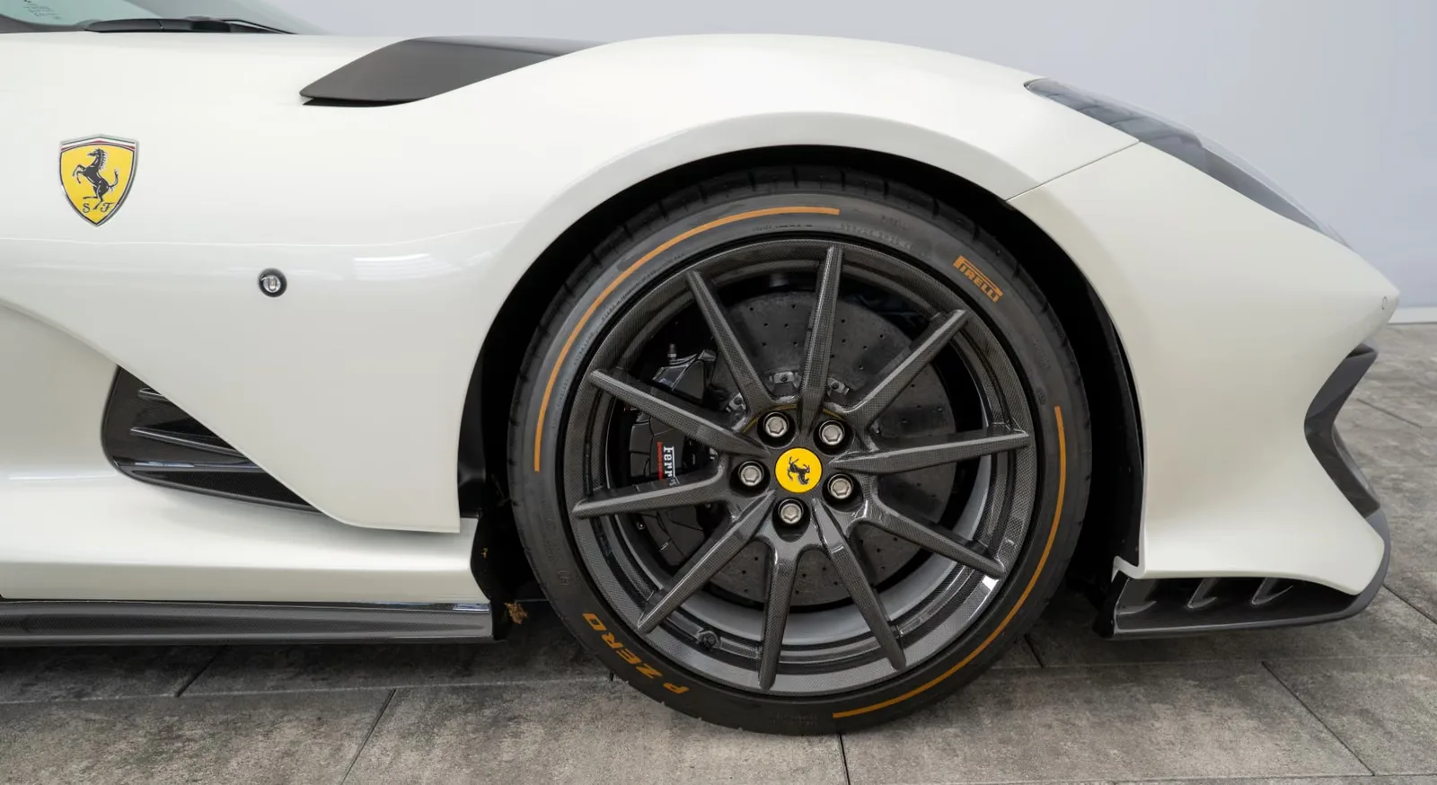 2024 Ferrari 812 Competizione, 26/30