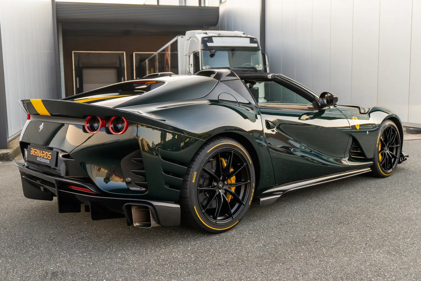2024 Ferrari 812 Competizione A angeboten von einem Supersportwagenhändler in Woerden, Niederlande, Foto 2 von 25