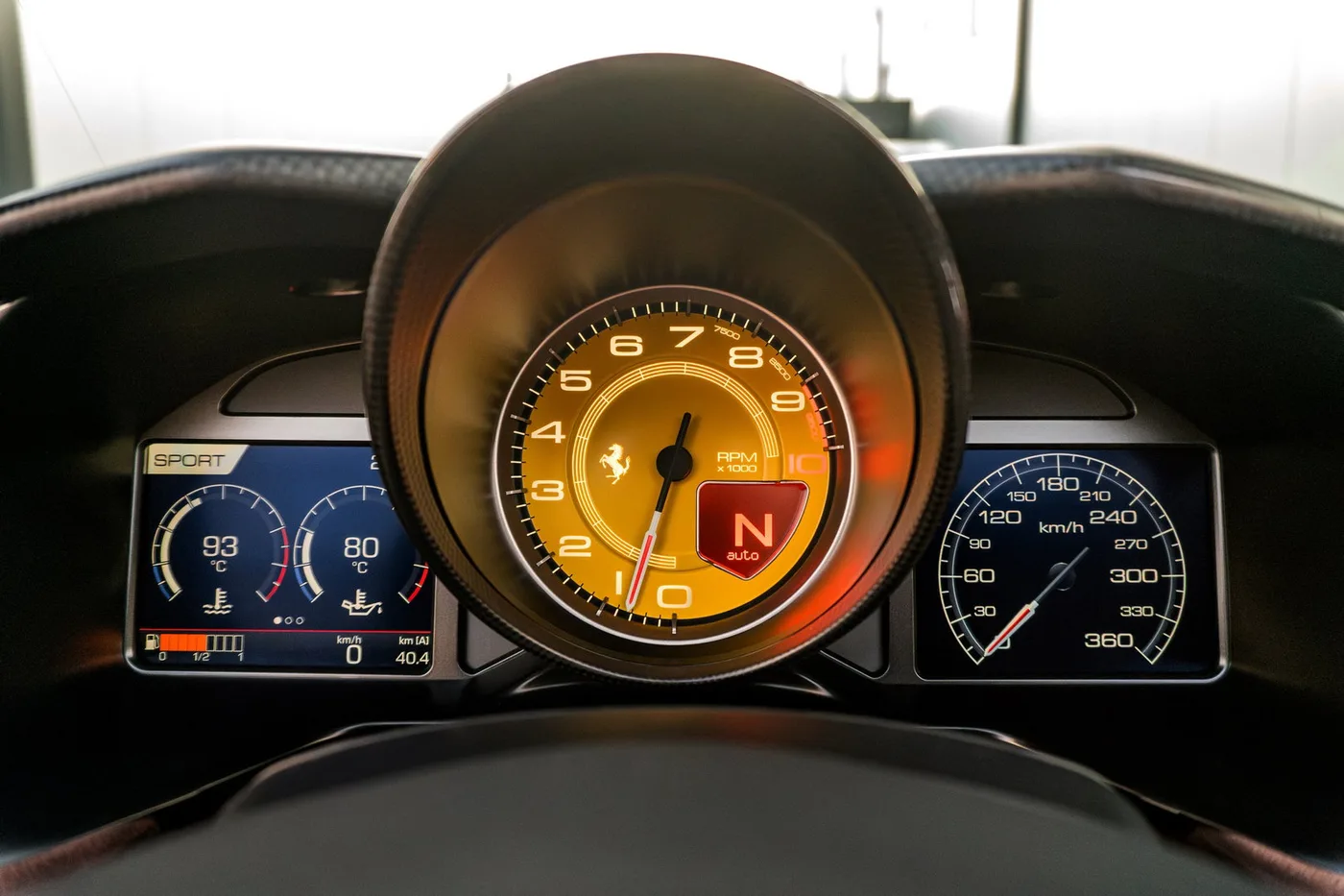 2024 Ferrari 812 Competizione A angeboten von einem Supersportwagenhändler in Woerden, Niederlande, Foto 7 von 25