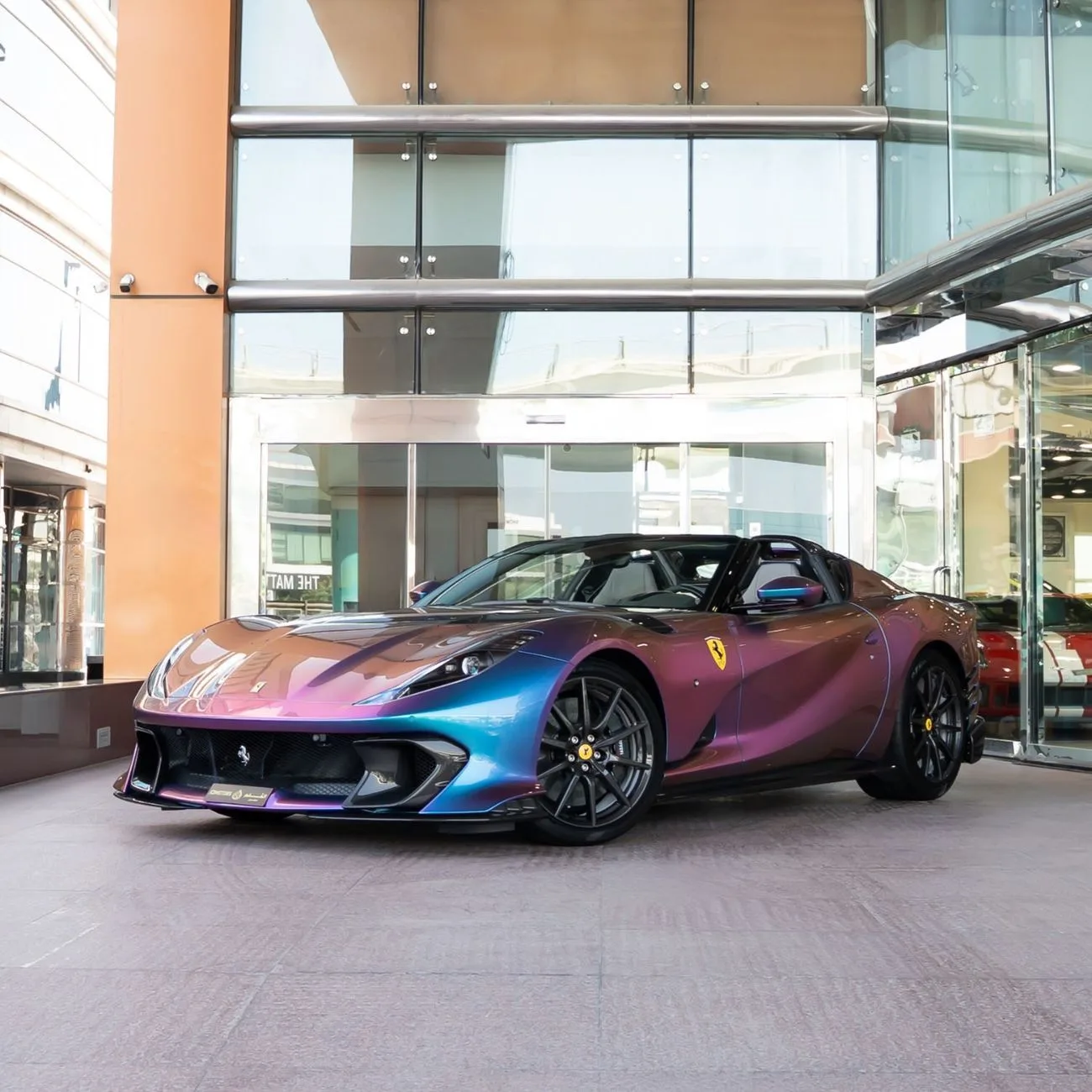2024 Ferrari 812 Competizione angeboten von einem Fachhändler in Dubai, Vereinigte Arabische Emirate, Hauptfoto