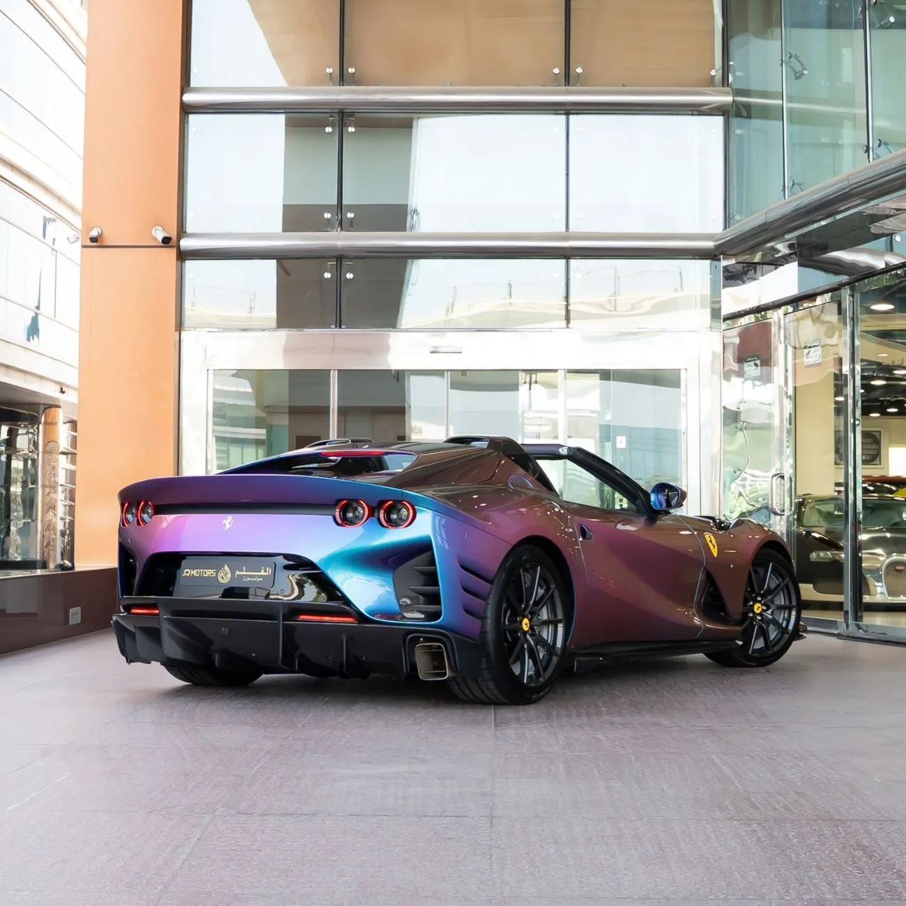 2024 Ferrari 812 Competizione proposée par un concessionnaire spécialisé à Dubai, Émirats arabes unis, photo 2 sur 19