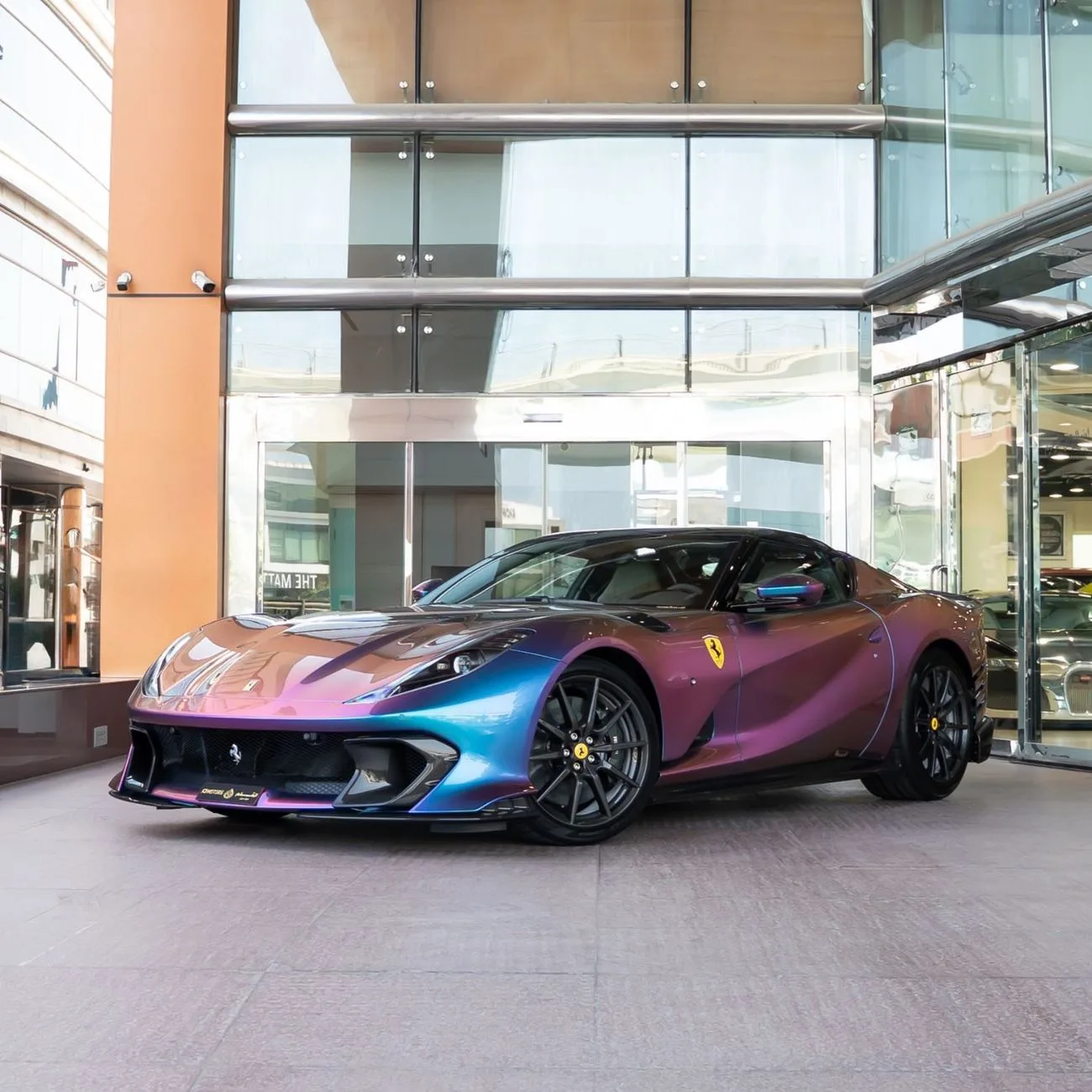 2024 Ferrari 812 Competizione proposée par un concessionnaire spécialisé à Dubai, Émirats arabes unis, photo 7 sur 19