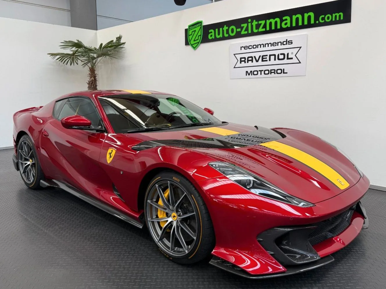 2024 Ferrari 812 Competizione angeboten von einem Supersportwagenhändler in Nuremberg, Deutschland, Hauptfoto
