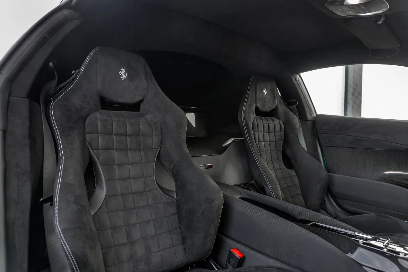 2024 Ferrari 812 Competizione angeboten von einem Supersportwagenhändler in Woerden, Niederlande, Foto 4 von 25