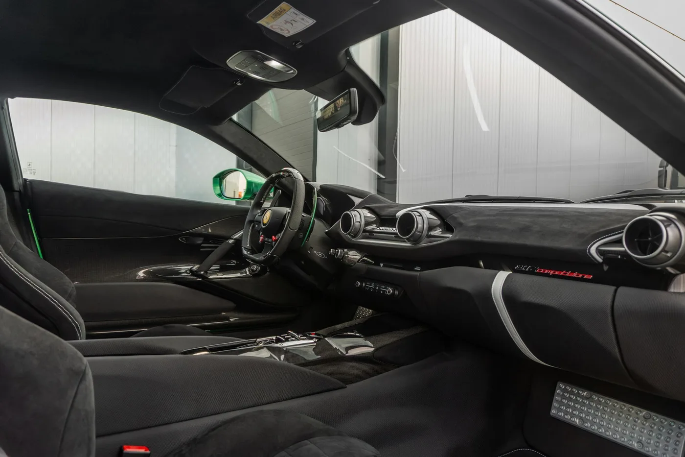2024 Ferrari 812 Competizione angeboten von einem Supersportwagenhändler in Woerden, Niederlande, Foto 5 von 25