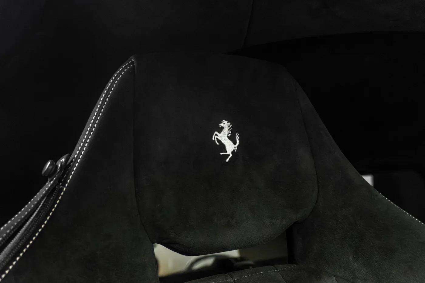 2024 Ferrari 812 Competizione angeboten von einem Supersportwagenhändler in Woerden, Niederlande, Foto 13 von 25
