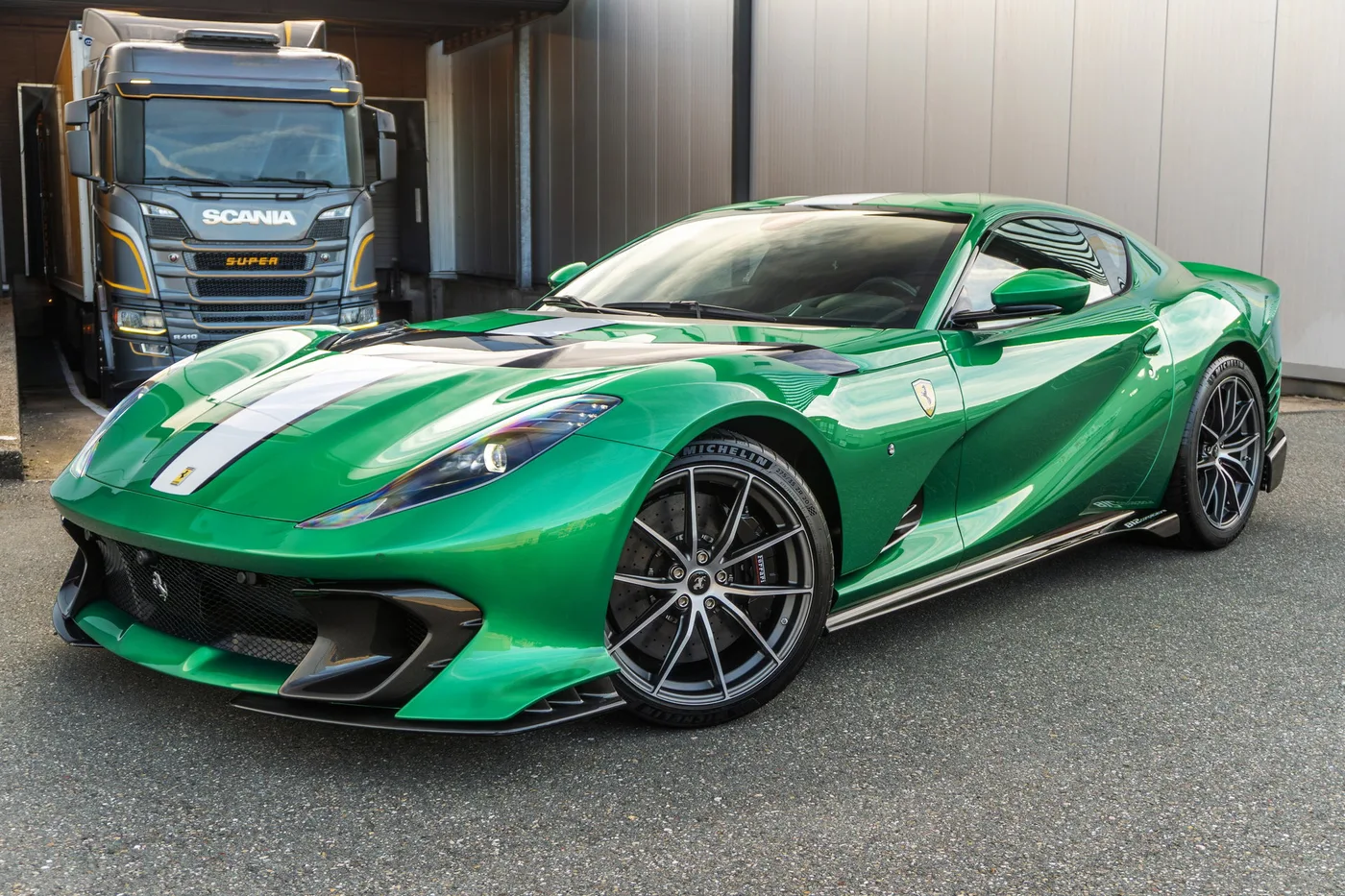2024 Ferrari 812 Competizione angeboten von einem Supersportwagenhändler in Woerden, Niederlande, Foto 20 von 25