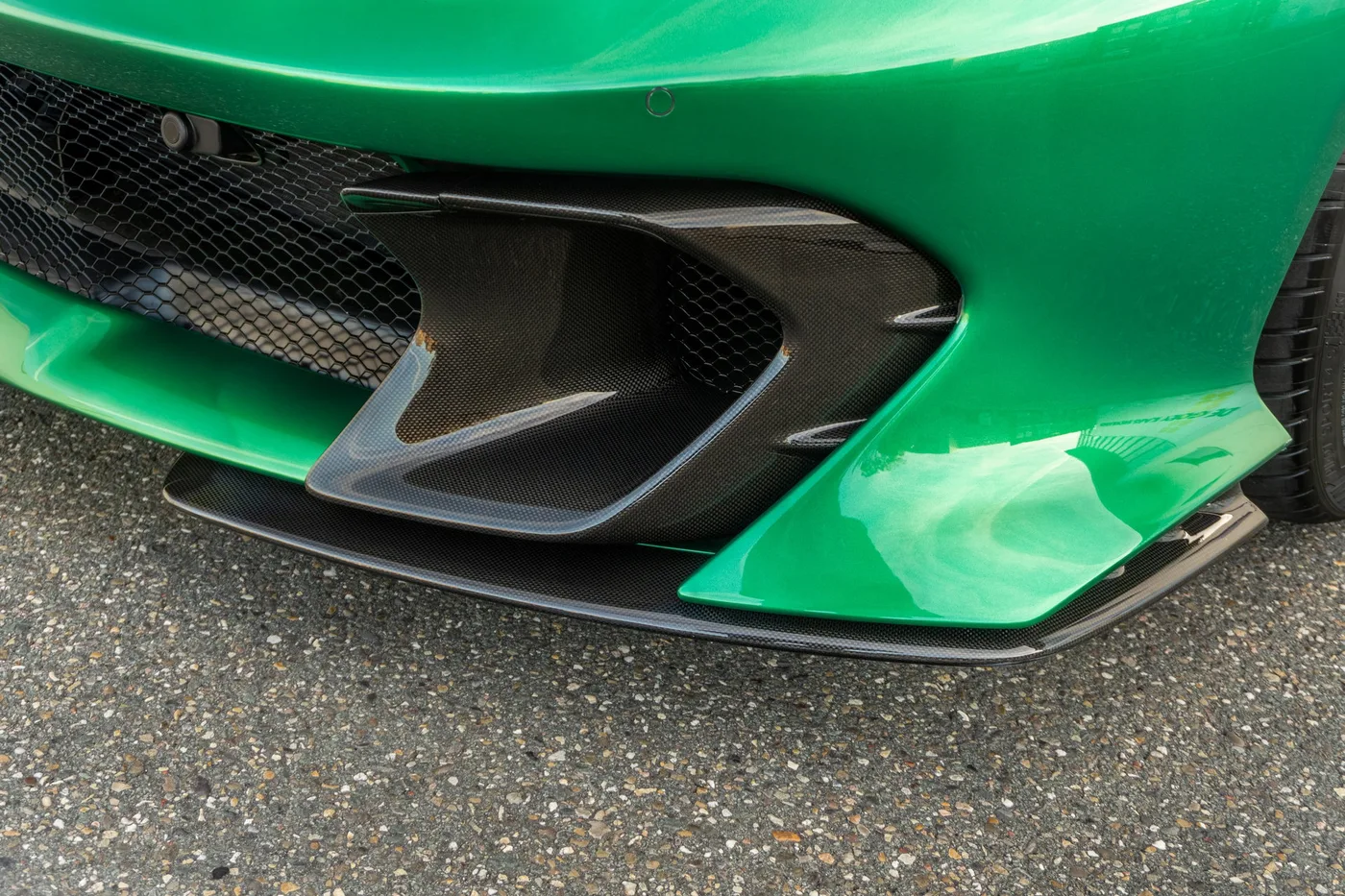 2024 Ferrari 812 Competizione angeboten von einem Supersportwagenhändler in Woerden, Niederlande, Foto 23 von 25