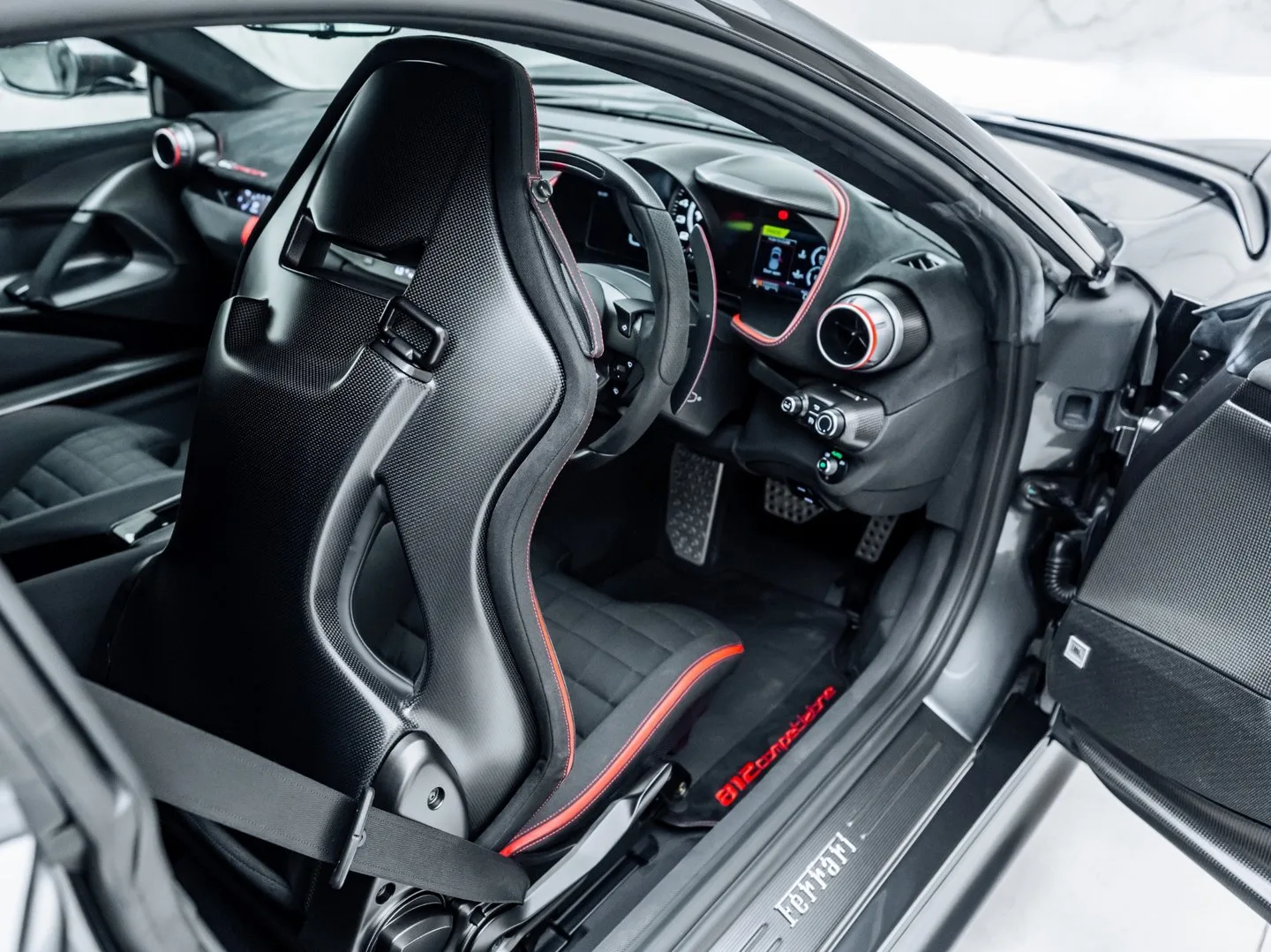 2024 Ferrari 812 Competizione, 7/30