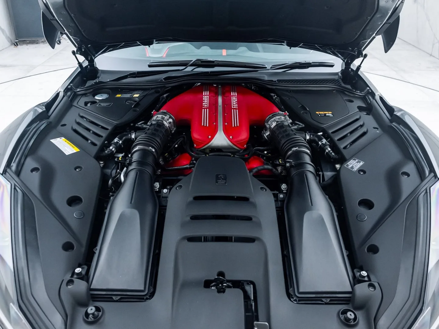 2024 Ferrari 812 Competizione, 8/30