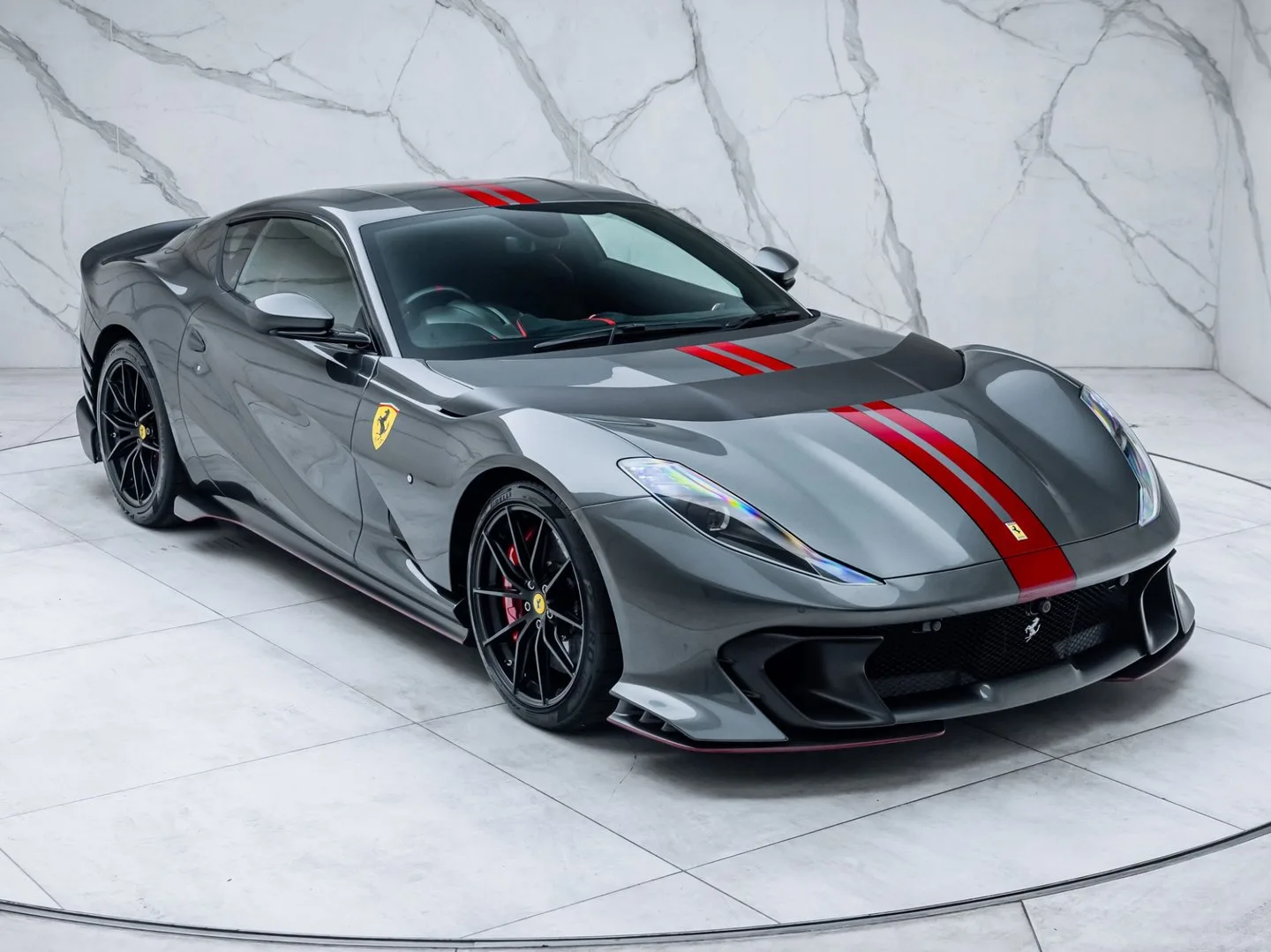 2024 Ferrari 812 Competizione angeboten von einem Fachhändler in Banstead, Vereinigtes Königreich, Hauptfoto