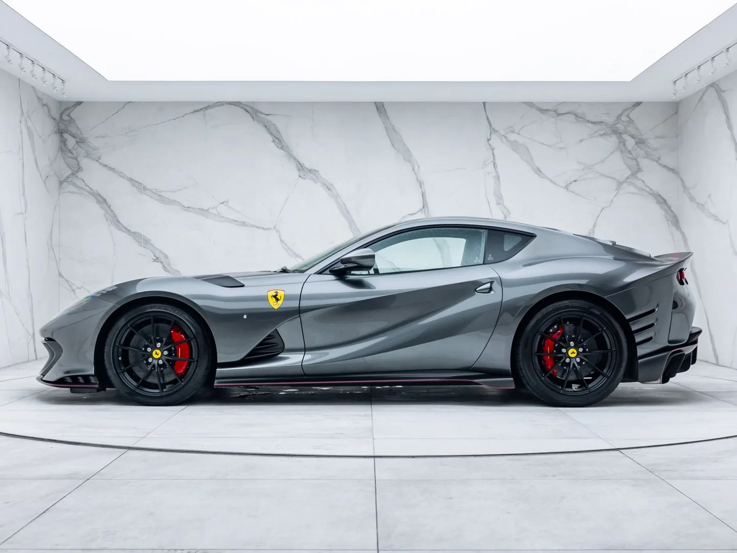 2024 Ferrari 812 Competizione, 12/30