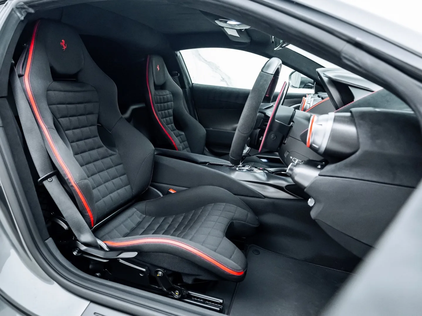 2024 Ferrari 812 Competizione, 13/30