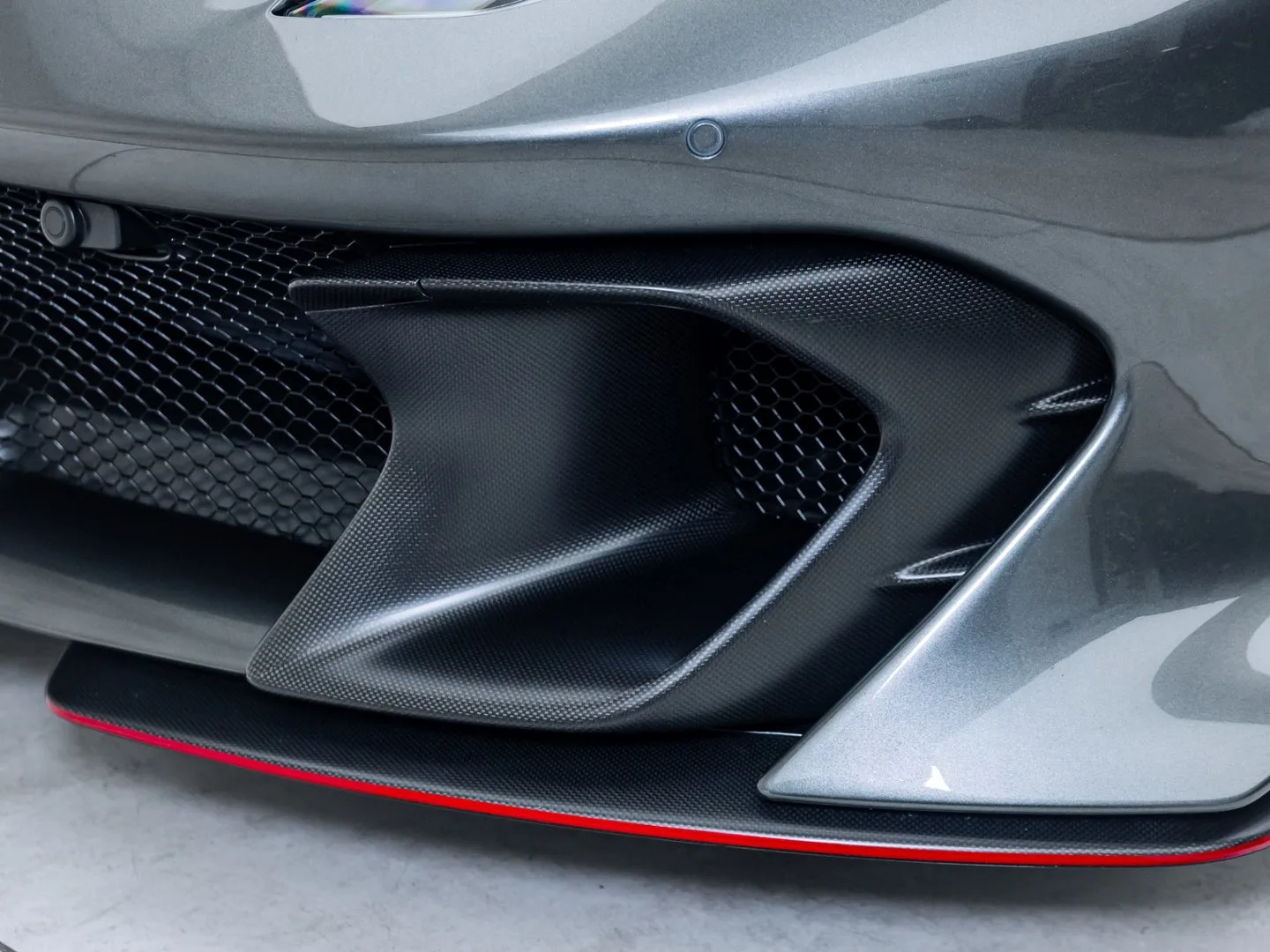 2024 Ferrari 812 Competizione, 15/30