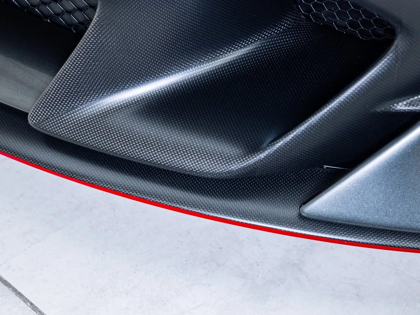 2024 Ferrari 812 Competizione, 25/30