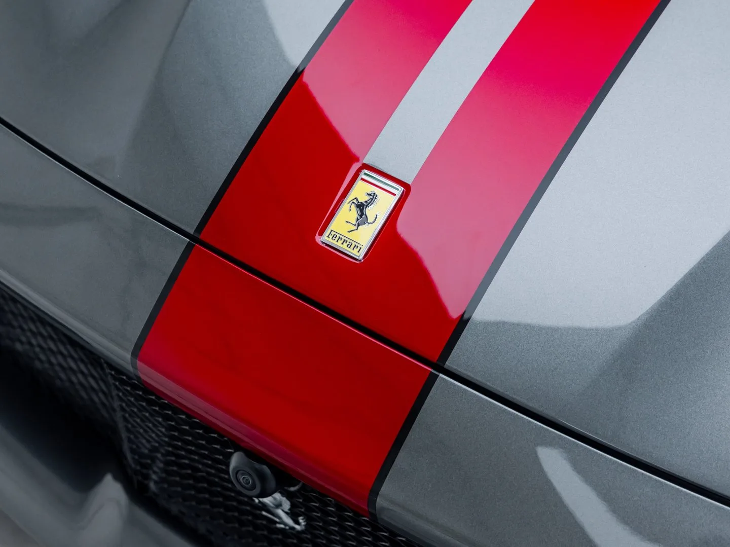 2024 Ferrari 812 Competizione, 27/30