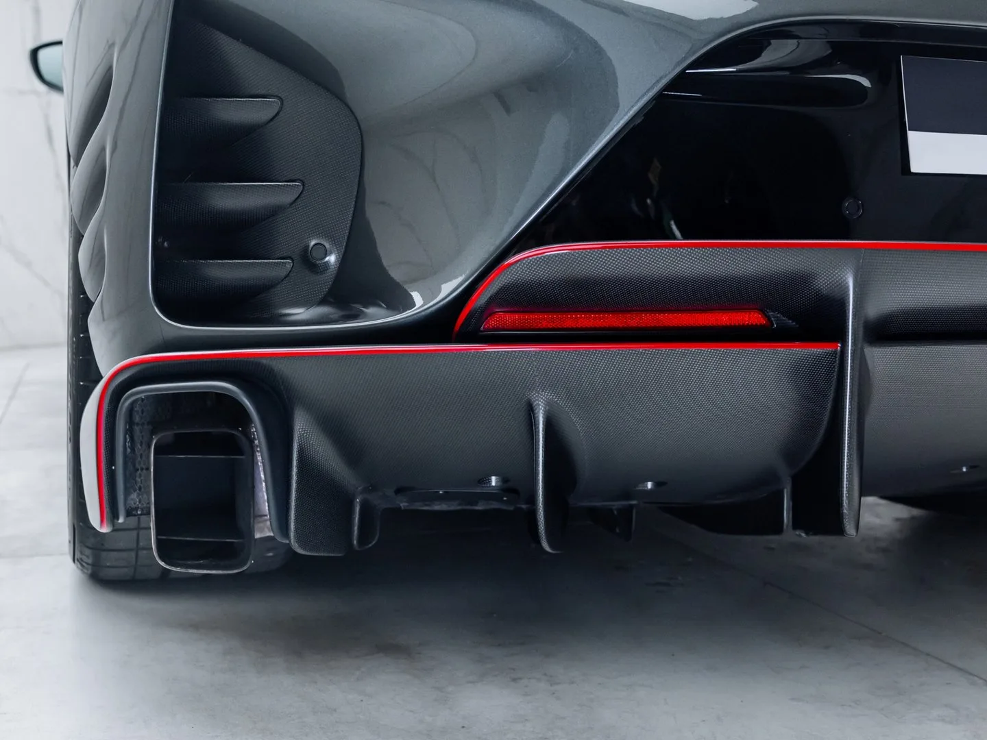2024 Ferrari 812 Competizione, 28/30