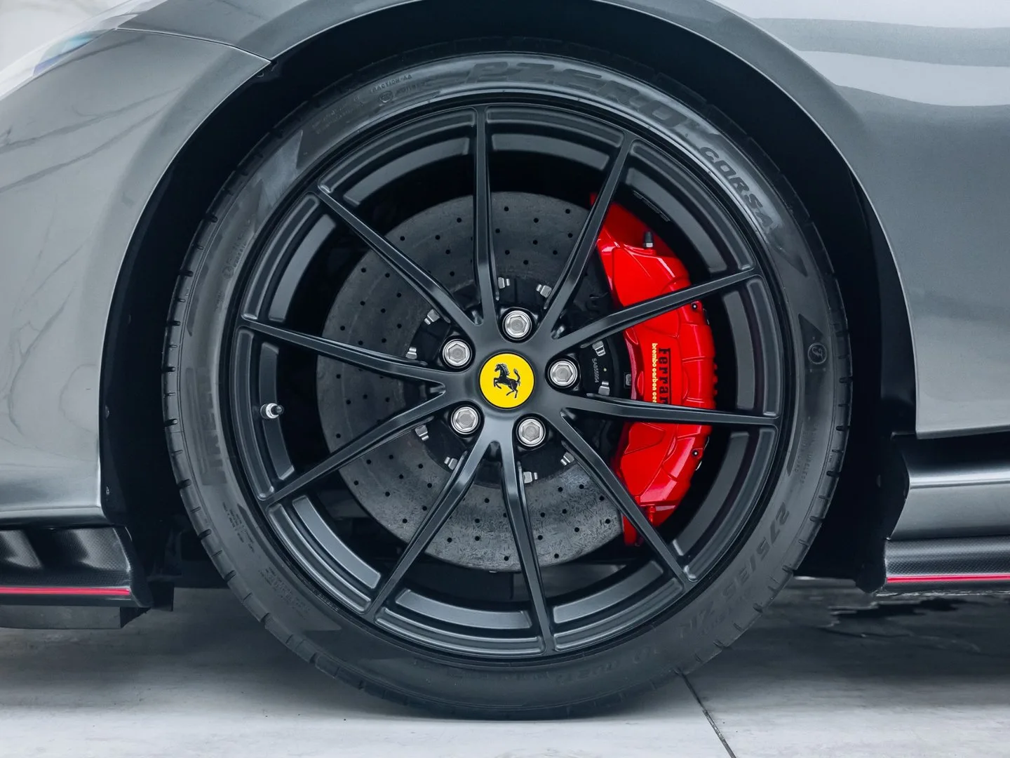 2024 Ferrari 812 Competizione, 29/30
