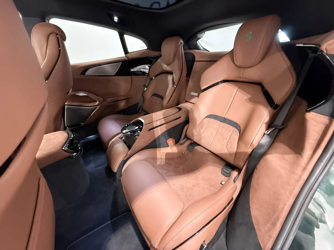 2024 Ferrari Purosangue proposée par un spécialiste de la supercar à Zibido San Giacomo, Italie, photo 19 sur 25