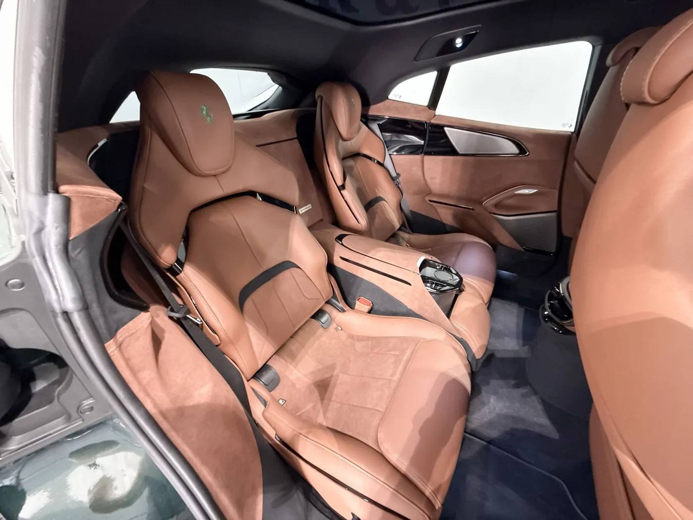2024 Ferrari Purosangue proposée par un spécialiste de la supercar à Zibido San Giacomo, Italie, photo 23 sur 25
