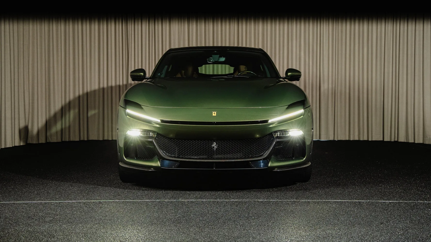 2024 Ferrari Purosangue proposée par un concessionnaire spécialisé à Kongens Lyngby, Danemark, photo principale