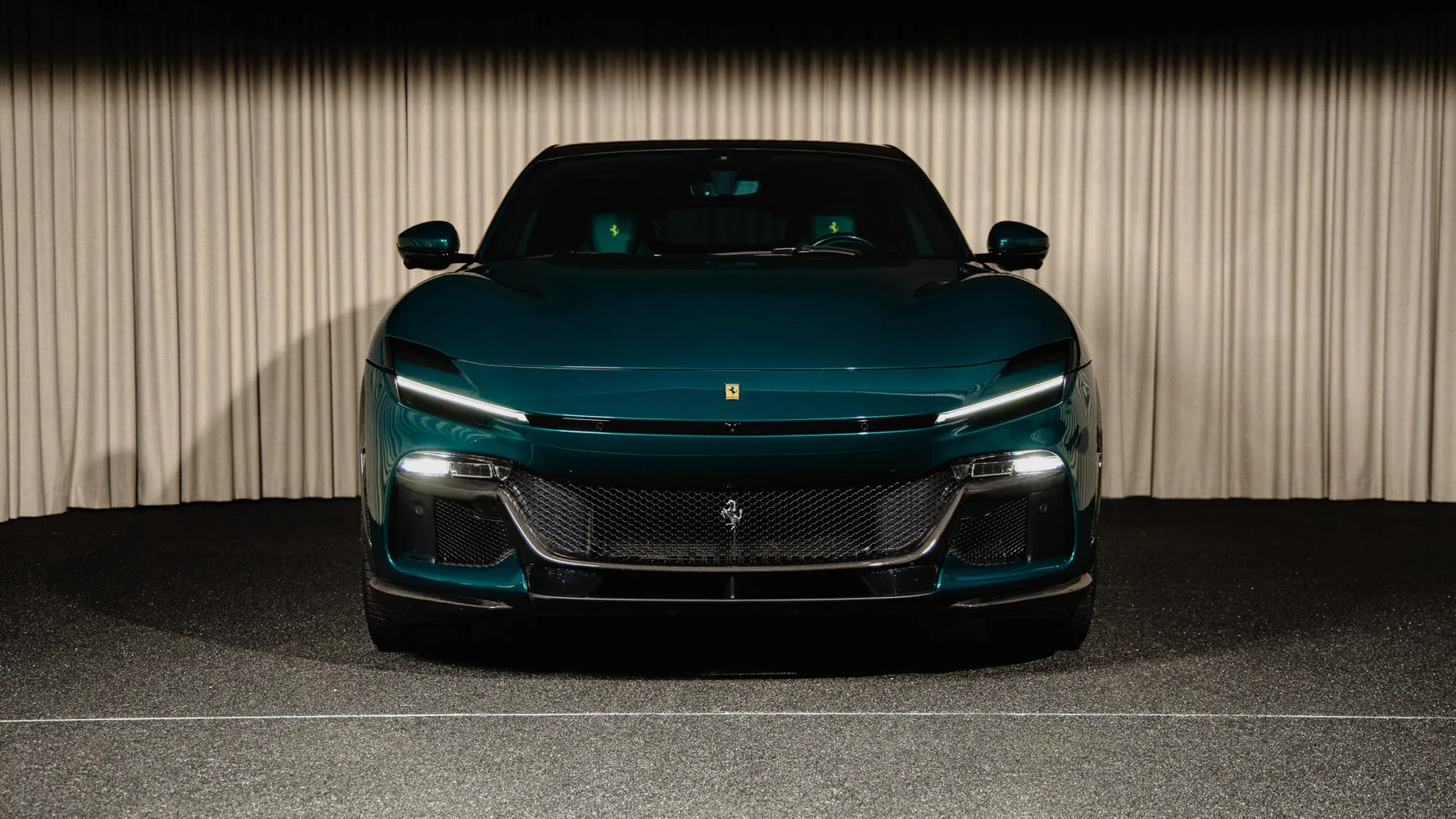 2024 Ferrari Purosangue proposée par un concessionnaire spécialisé à Kongens Lyngby, Danemark, photo principale