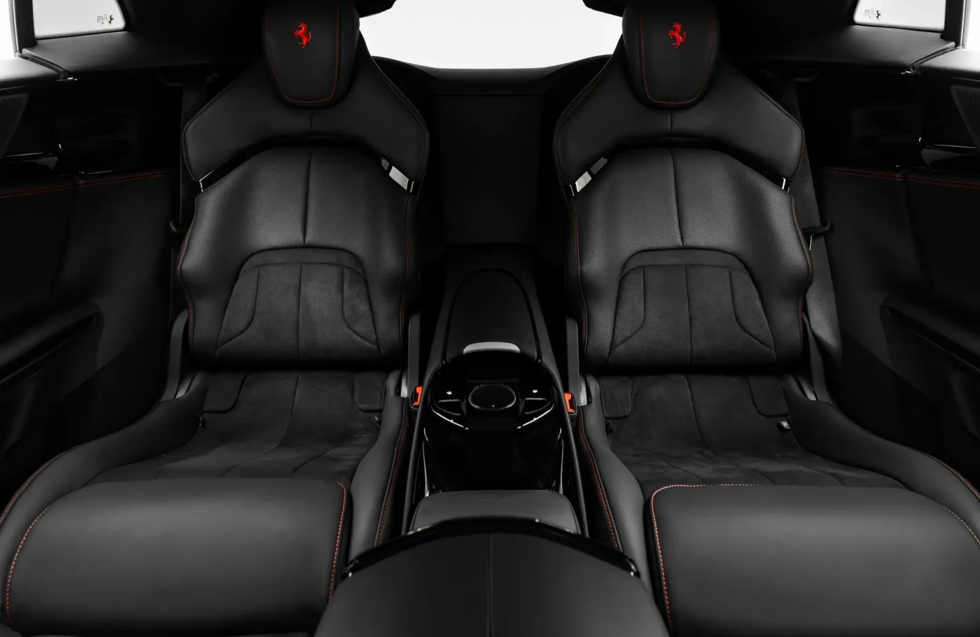 2024 Ferrari Purosangue angeboten von einem Fachhändler in Dubai, Vereinigte Arabische Emirate, Foto 10 von 10