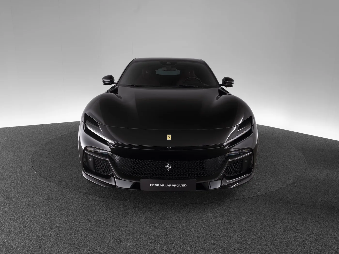 2024 Ferrari Purosangue offered by a specialist dealer in Singen, Germany, photo 4 of 15
