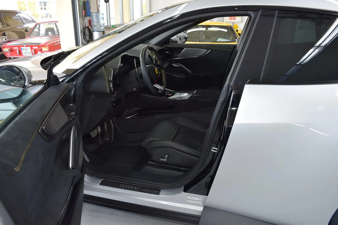 2024 Ferrari Purosangue angeboten von einem Fachhändler in Pfaffenhofen an der Ilm, Deutschland, Foto 2 von 15
