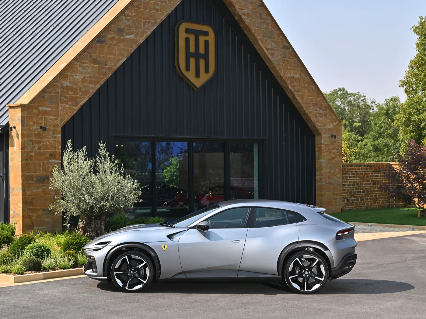 2024 Ferrari Purosangue proposée par un concessionnaire spécialisé à Hook Norton, Royaume-Uni, photo 11 sur 15