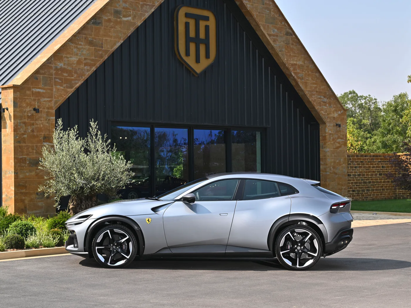 2024 Ferrari Purosangue proposée par un concessionnaire spécialisé à Hook Norton, Royaume-Uni, photo 12 sur 15