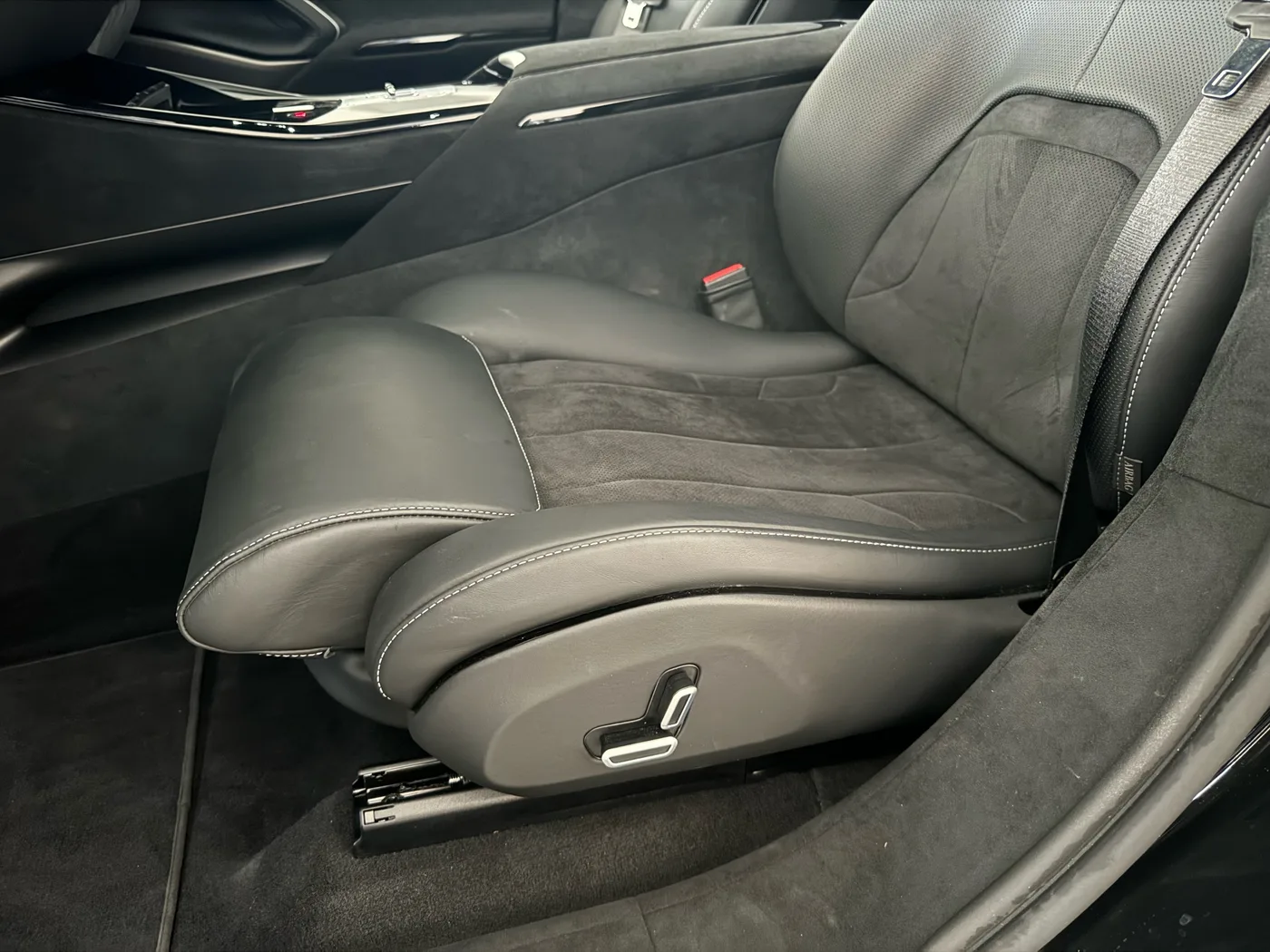 2024 Ferrari Purosangue offered by a specialist dealer in Frankfurt am Main, Germany, photo 15 of 15