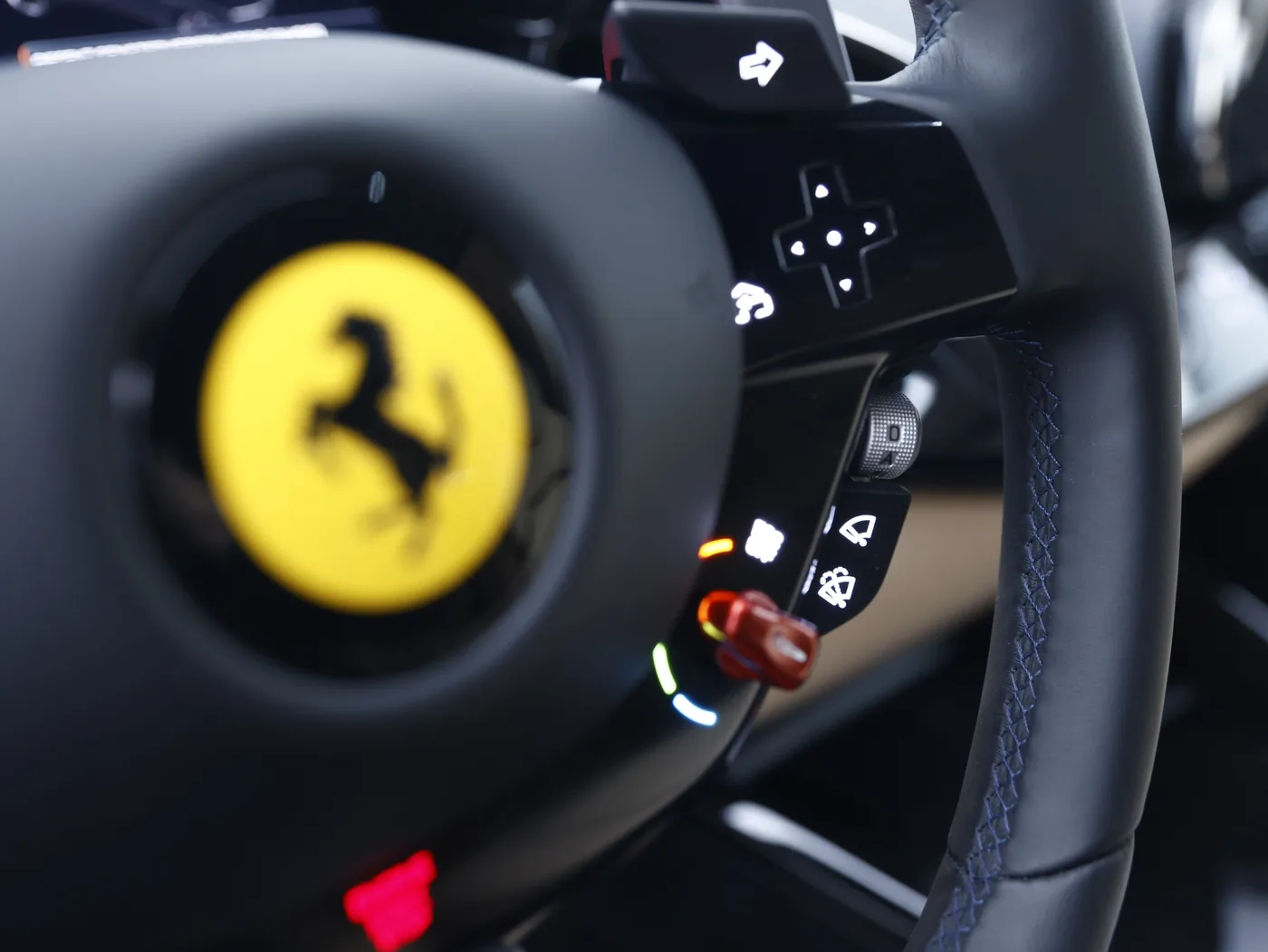 2024 Ferrari Purosangue angeboten von einem Fachhändler in Frankfurt am Main, Deutschland, Foto 11 von 15