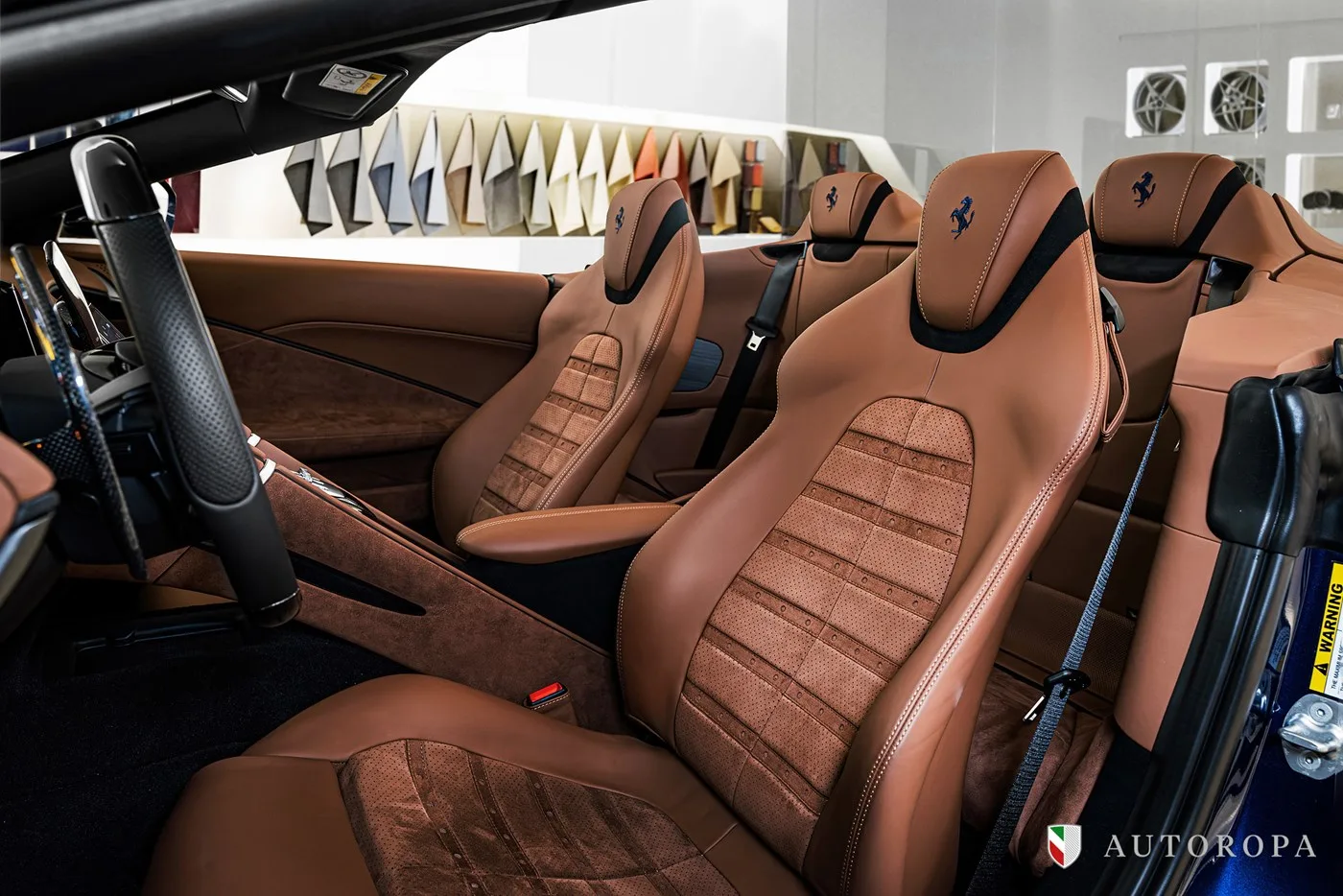 2024 Ferrari Roma Spider proposée par un concessionnaire agréé Ferrari et Maserati à Stockholm, Suède, photo 8 sur 10