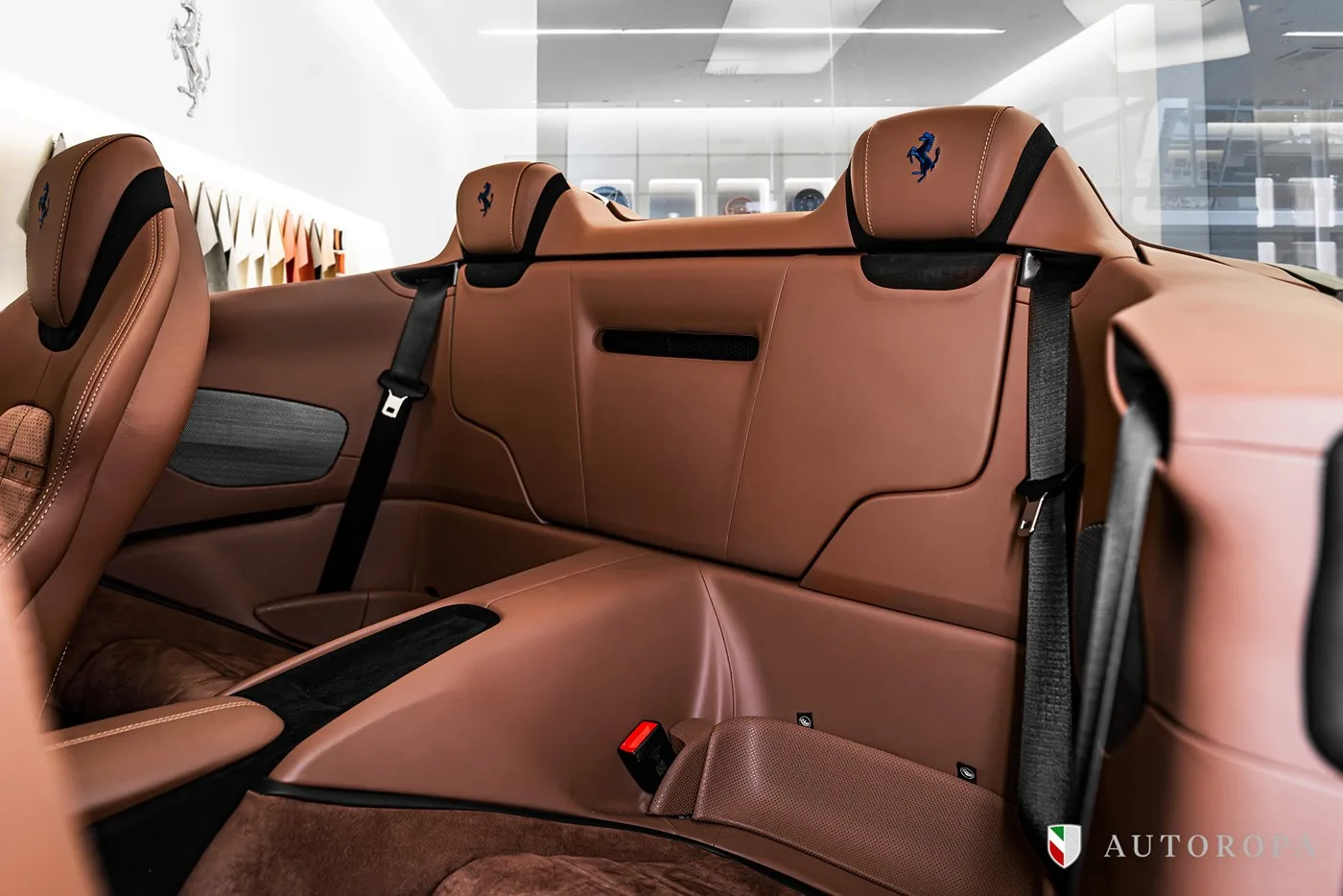2024 Ferrari Roma Spider proposée par un concessionnaire agréé Ferrari et Maserati à Stockholm, Suède, photo 9 sur 10