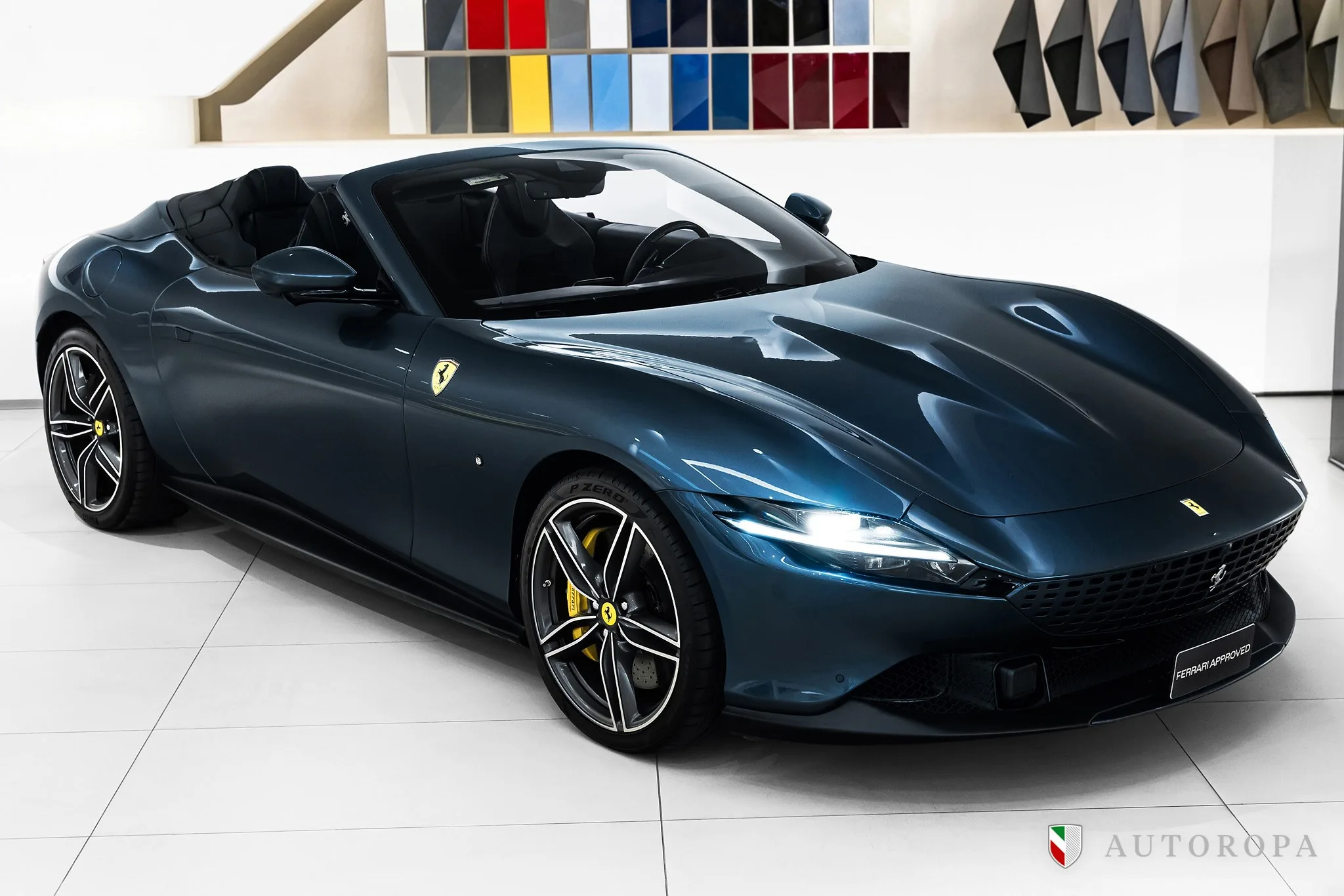 2024 Ferrari Roma Spider proposée par un concessionnaire agréé Ferrari et Maserati à Arlöv, Suède, photo principale